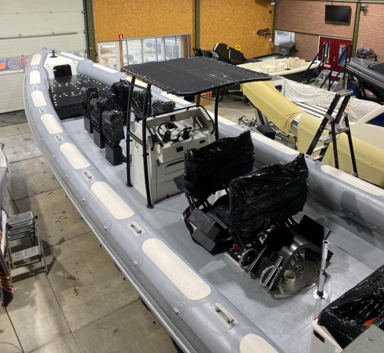 Monteren van antislip op RIB